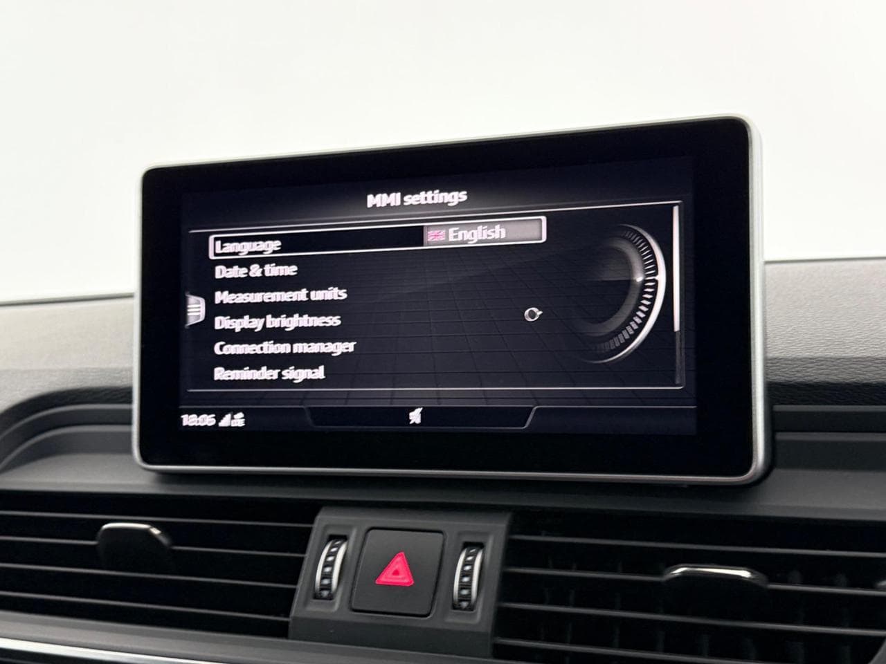 AUDI Q5 thumbnail Infotainment System