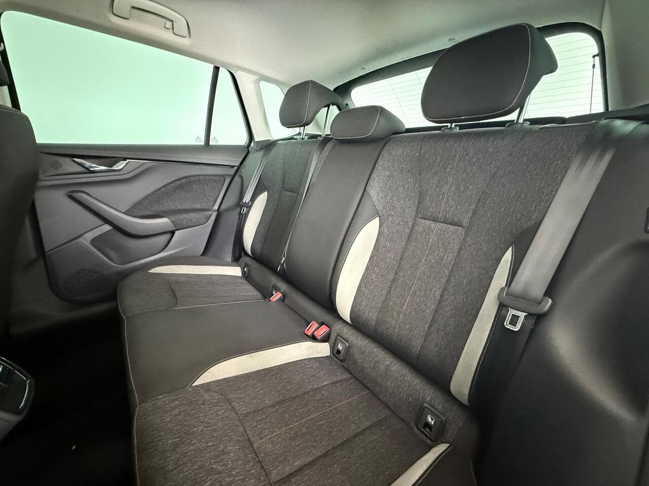 SKODA Kamiq thumbnail Seats Rear