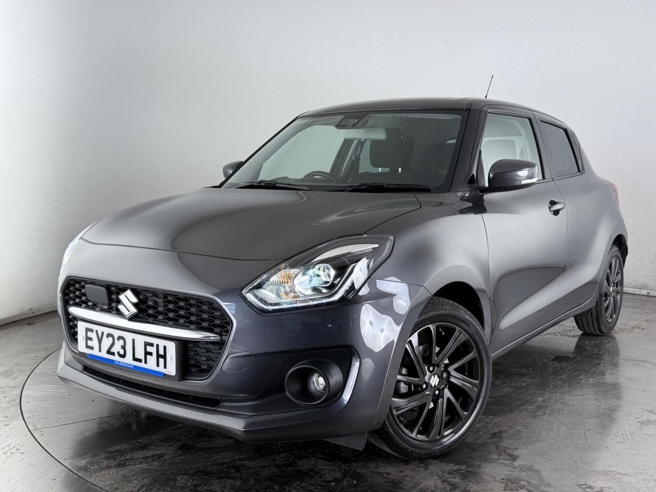 SUZUKI Swift thumbnail Front Left