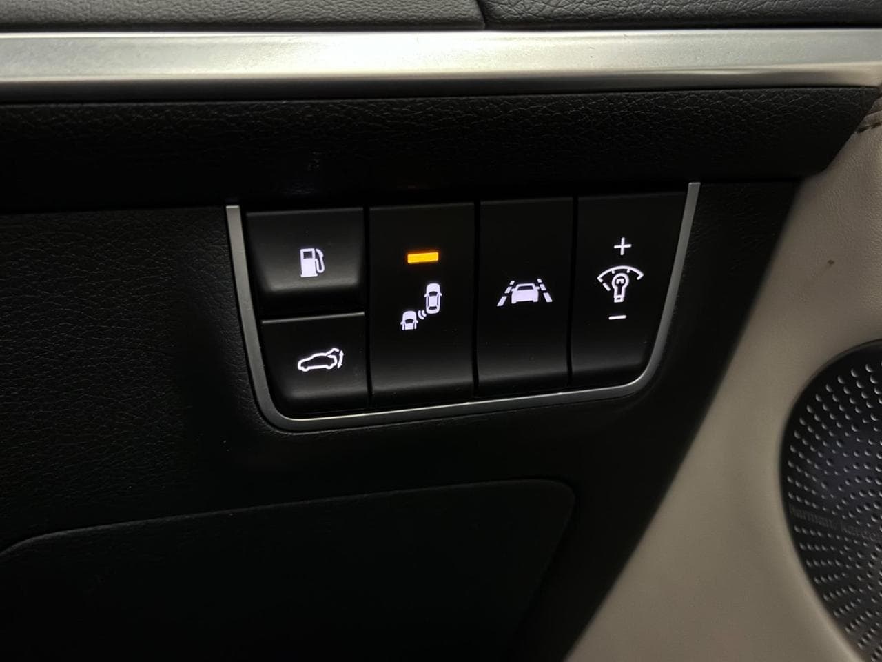 Kia Stinger thumbnail Misc Controls