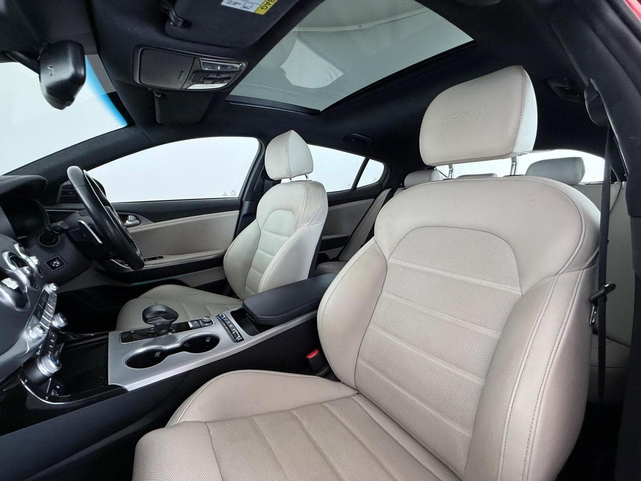 Kia Stinger thumbnail Seat Front Passenger