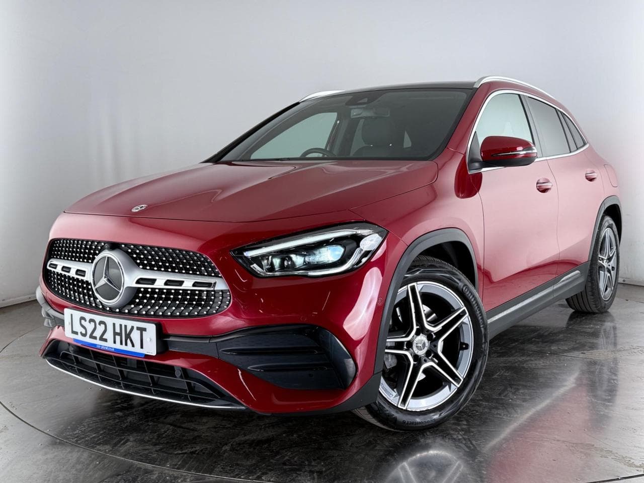 MERCEDES-BENZ GLA thumbnail Front Left