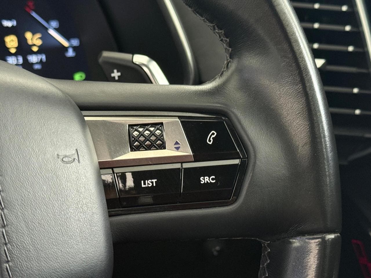 DS 7 Crossback thumbnail Misc Controls