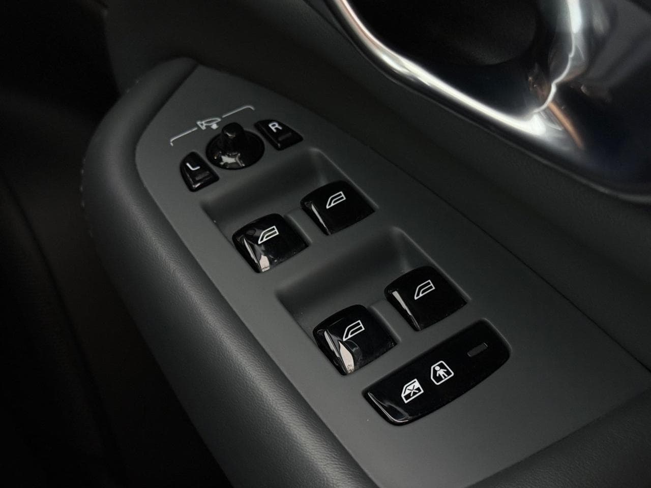 VOLVO XC90 thumbnail Misc Controls