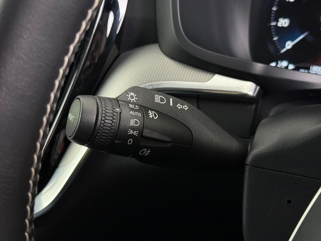 VOLVO S60 thumbnail Misc Controls