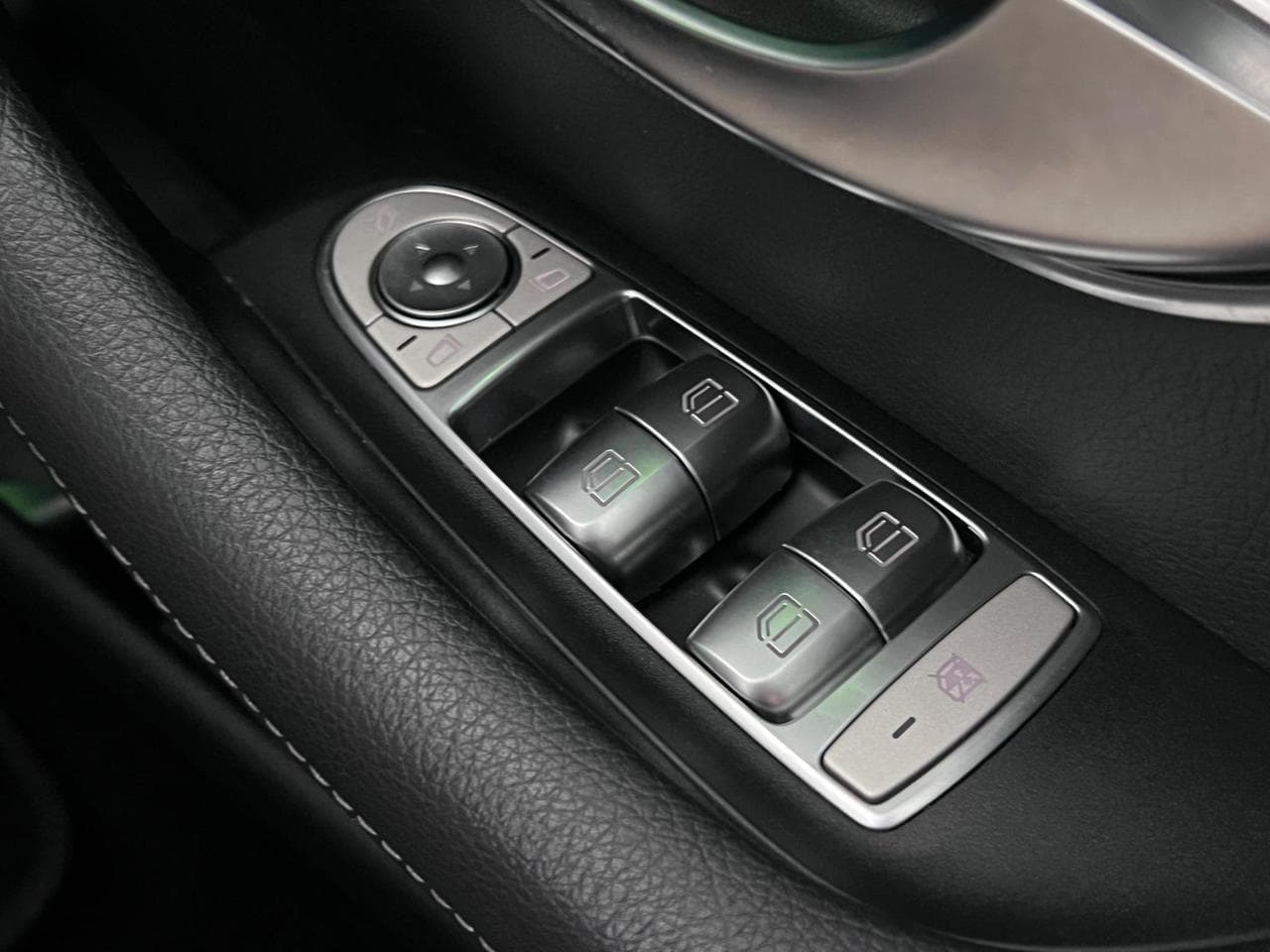 MERCEDES-BENZ E-CLASS thumbnail Door Interior