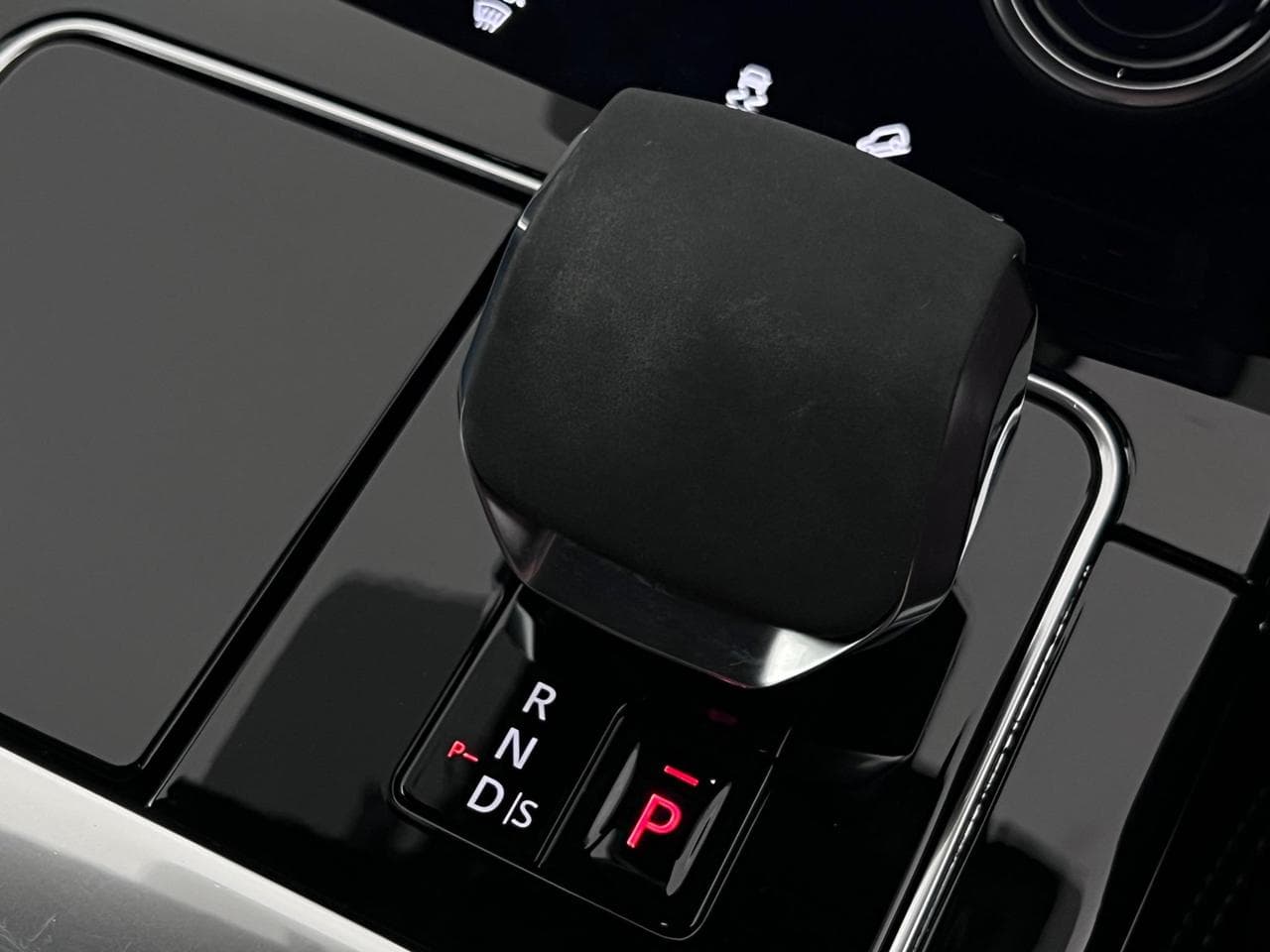 LAND ROVER RANGE ROVER VELAR thumbnail Inconclusive