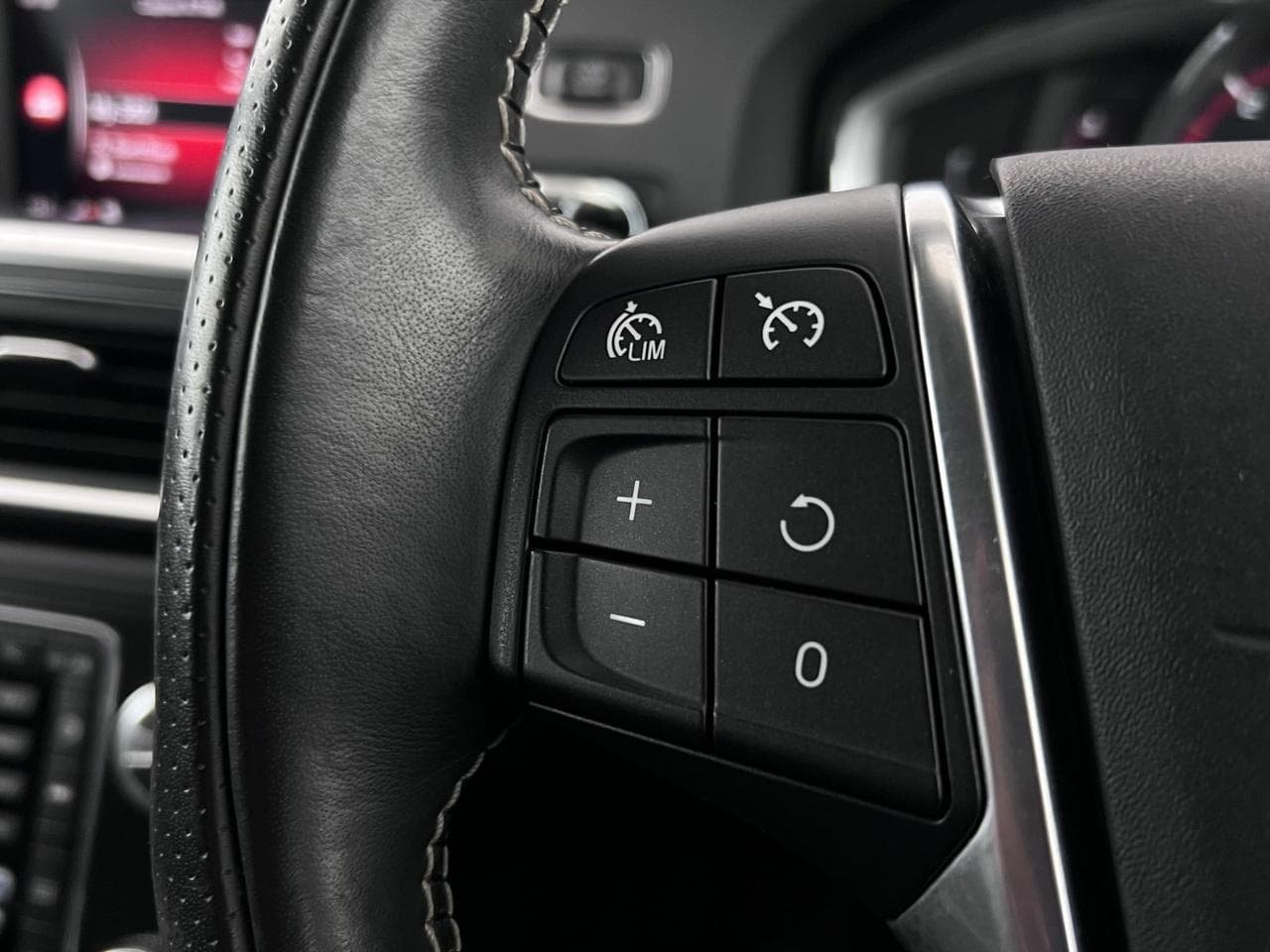 VOLVO S60 thumbnail Misc Controls