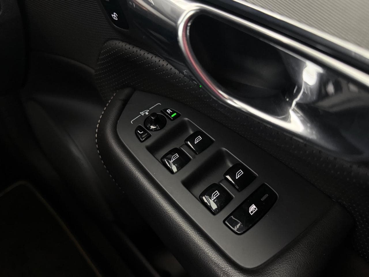VOLVO XC90 thumbnail Misc Controls