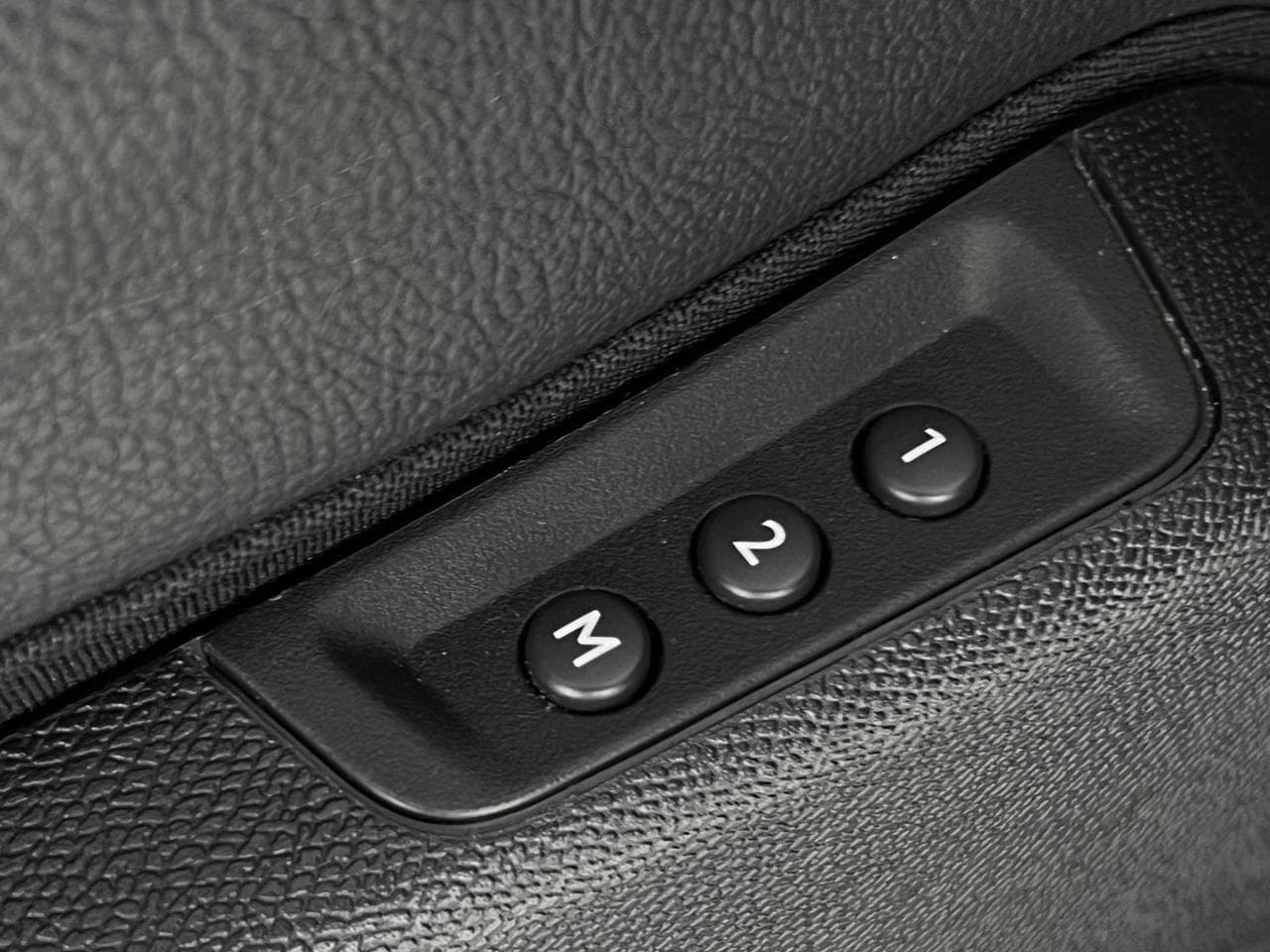 DS 7 Crossback thumbnail Misc Controls