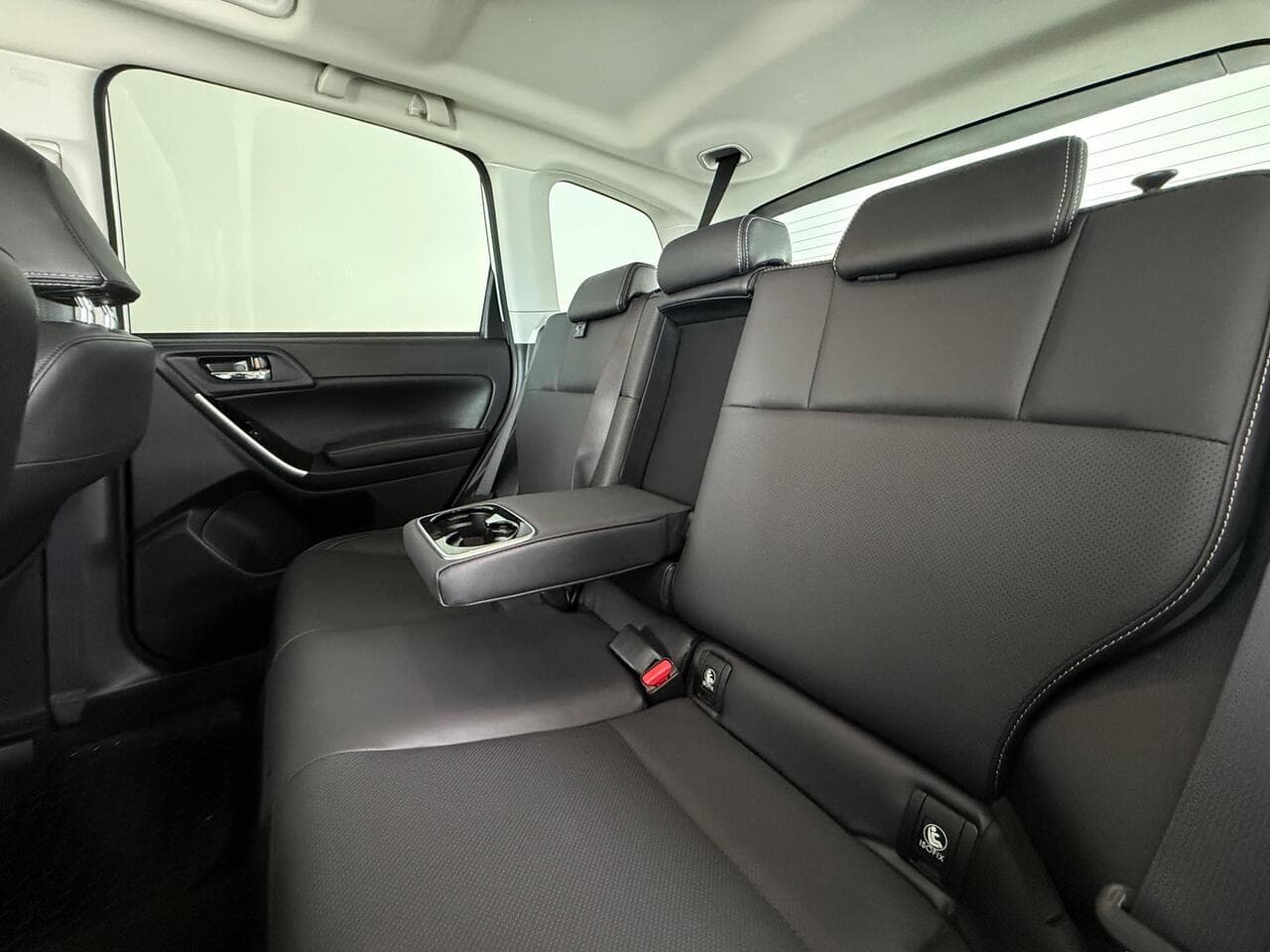 SUBARU Forester thumbnail Seats Rear