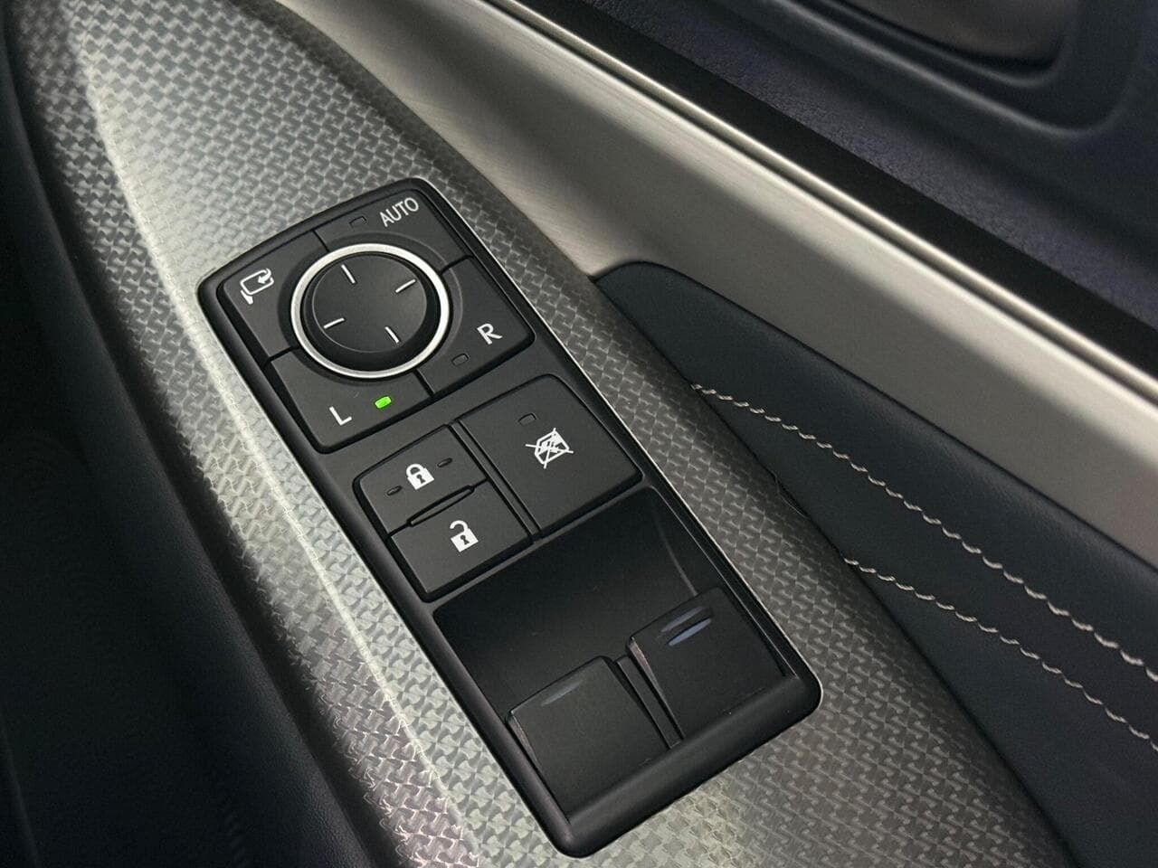 LEXUS RC thumbnail Misc Controls