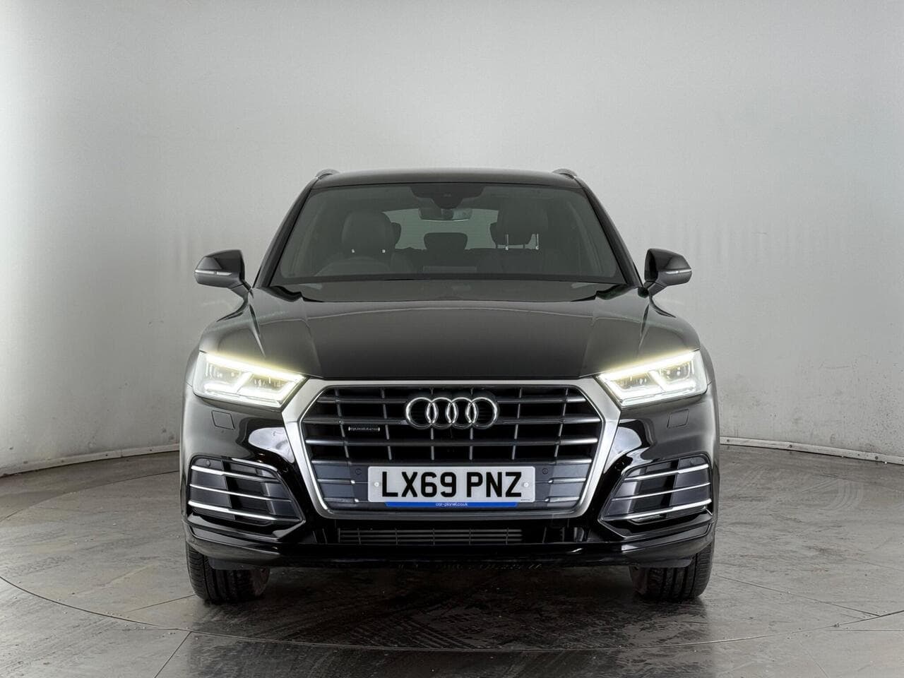 AUDI Q5 thumbnail Front