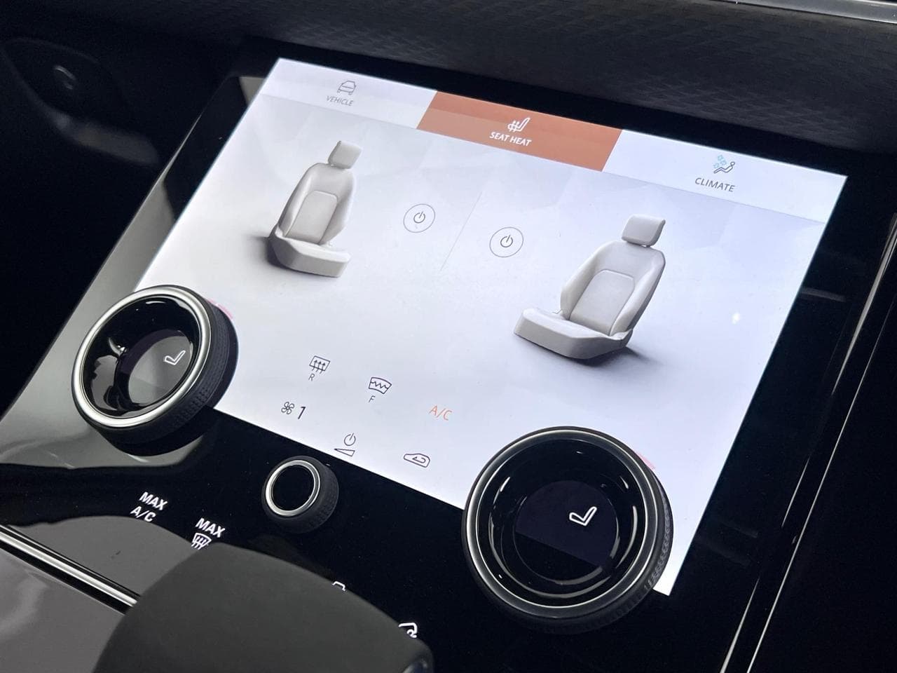 LAND ROVER Range Rover Velar thumbnail Infotainment System