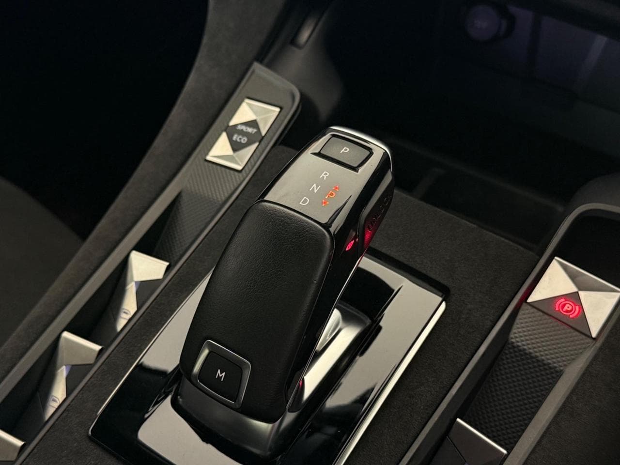DS 7 Crossback thumbnail Interior Front
