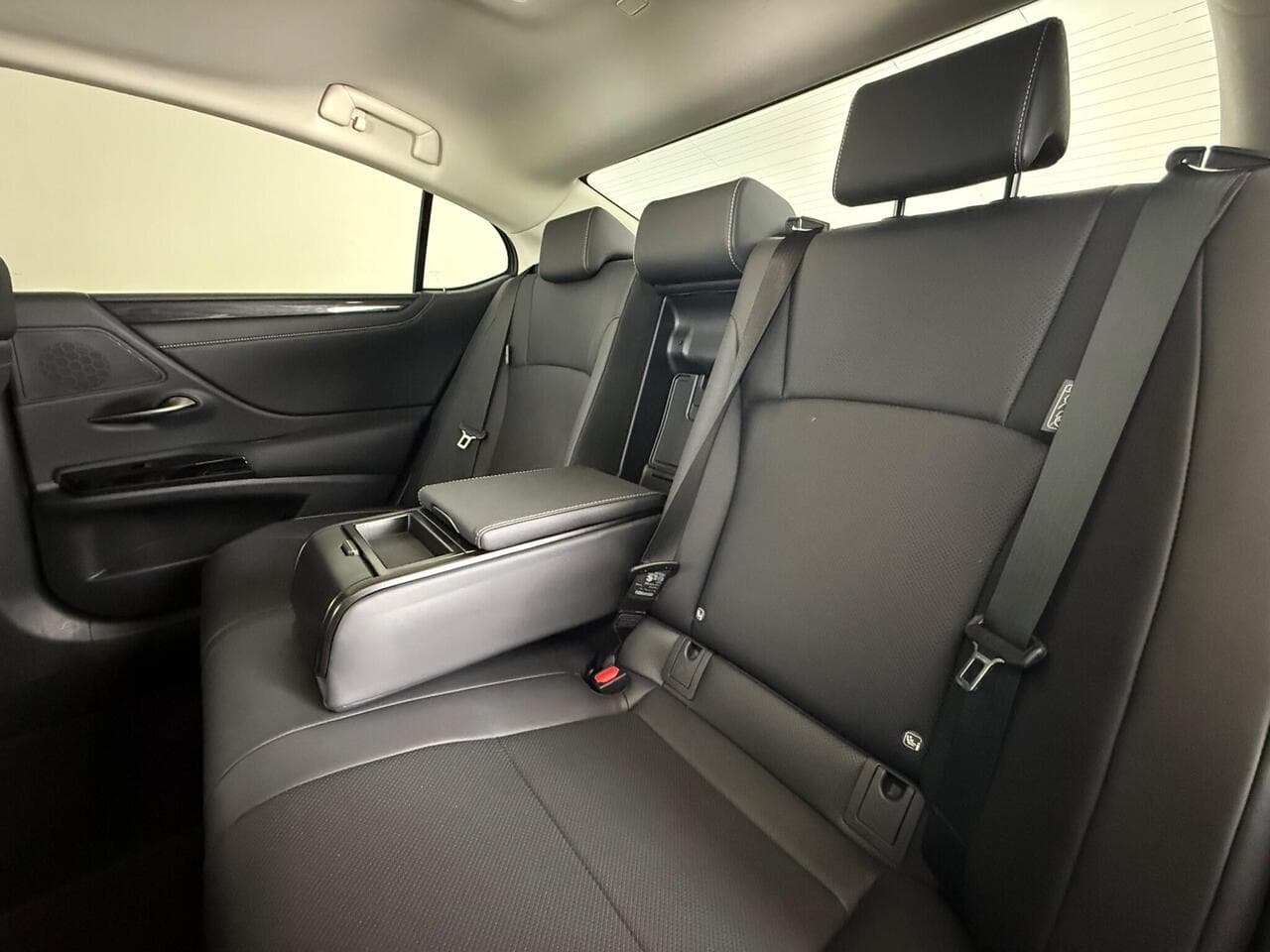LEXUS ES thumbnail Seats Rear