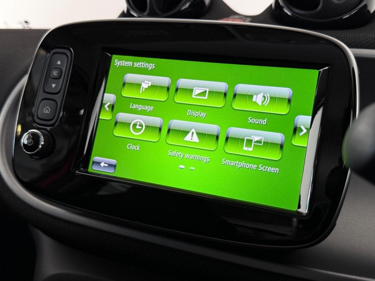 SMART forfour thumbnail Infotainment System