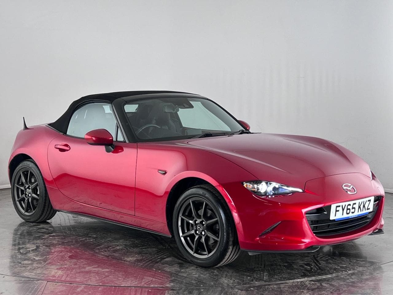 MAZDA MX-5 thumbnail Front Right