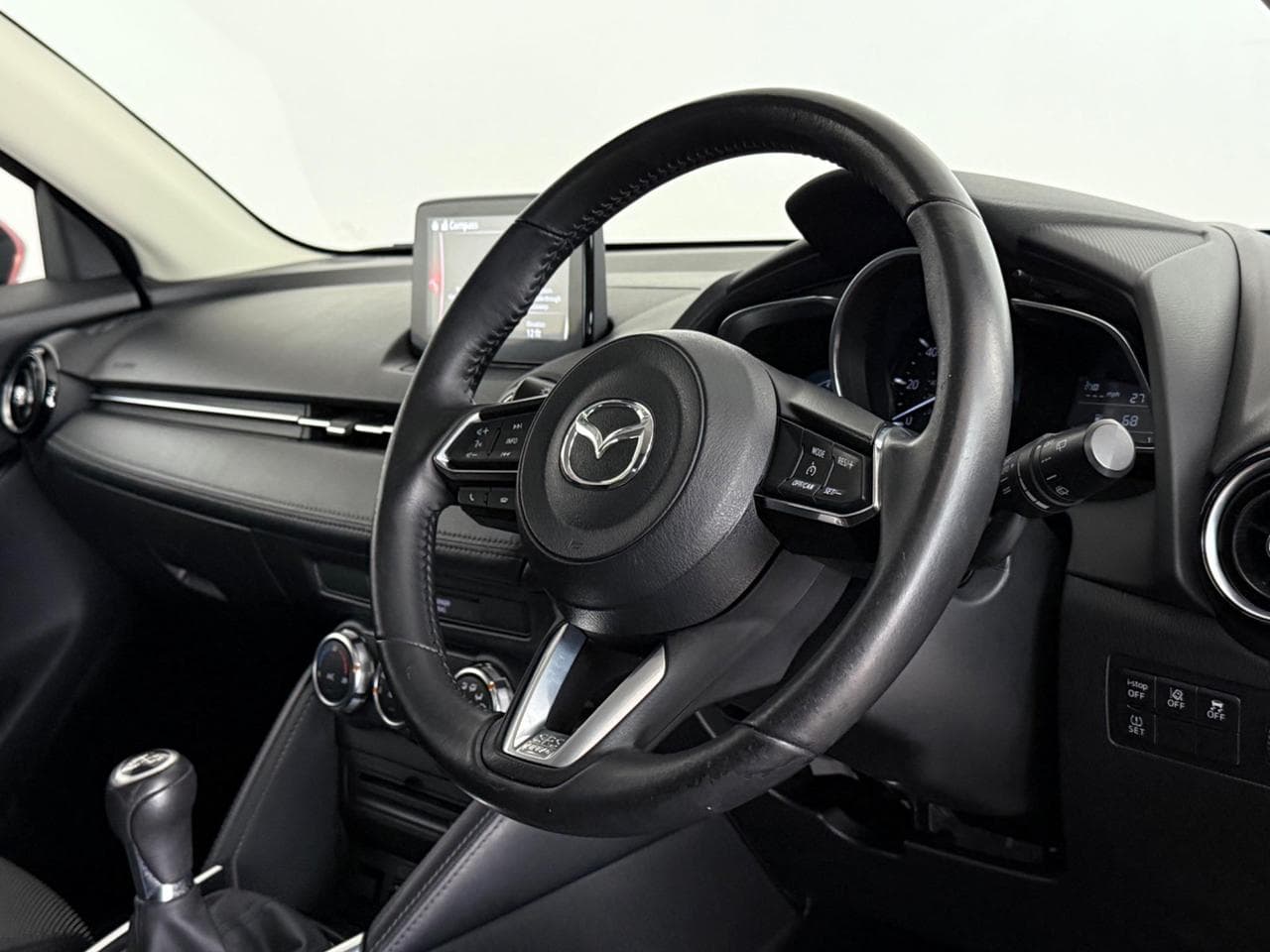 MAZDA 2 thumbnail Steering Wheel