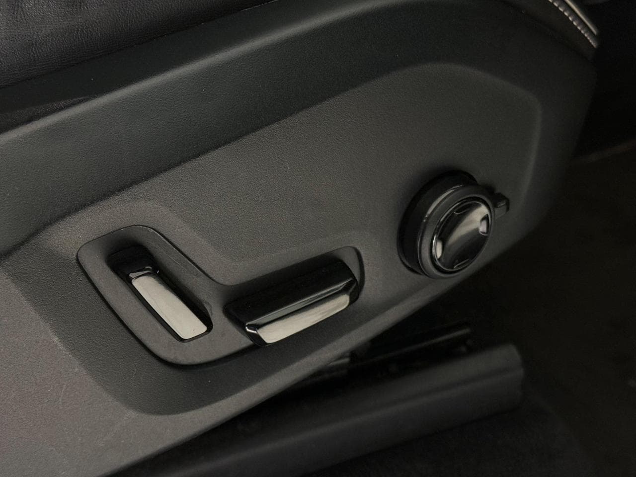 VOLVO XC90 thumbnail Misc Controls