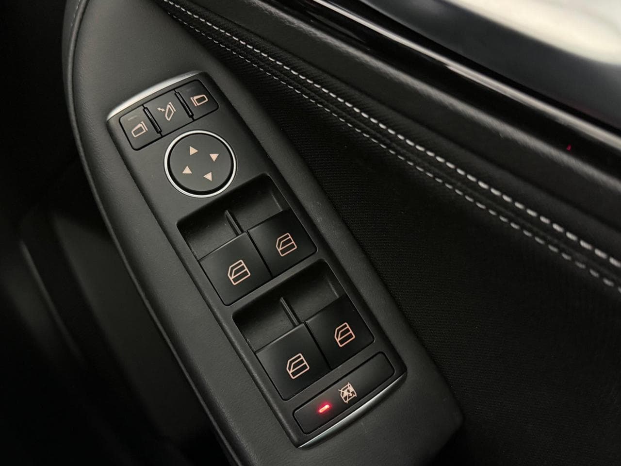 INFINITI Q30 thumbnail Misc Controls