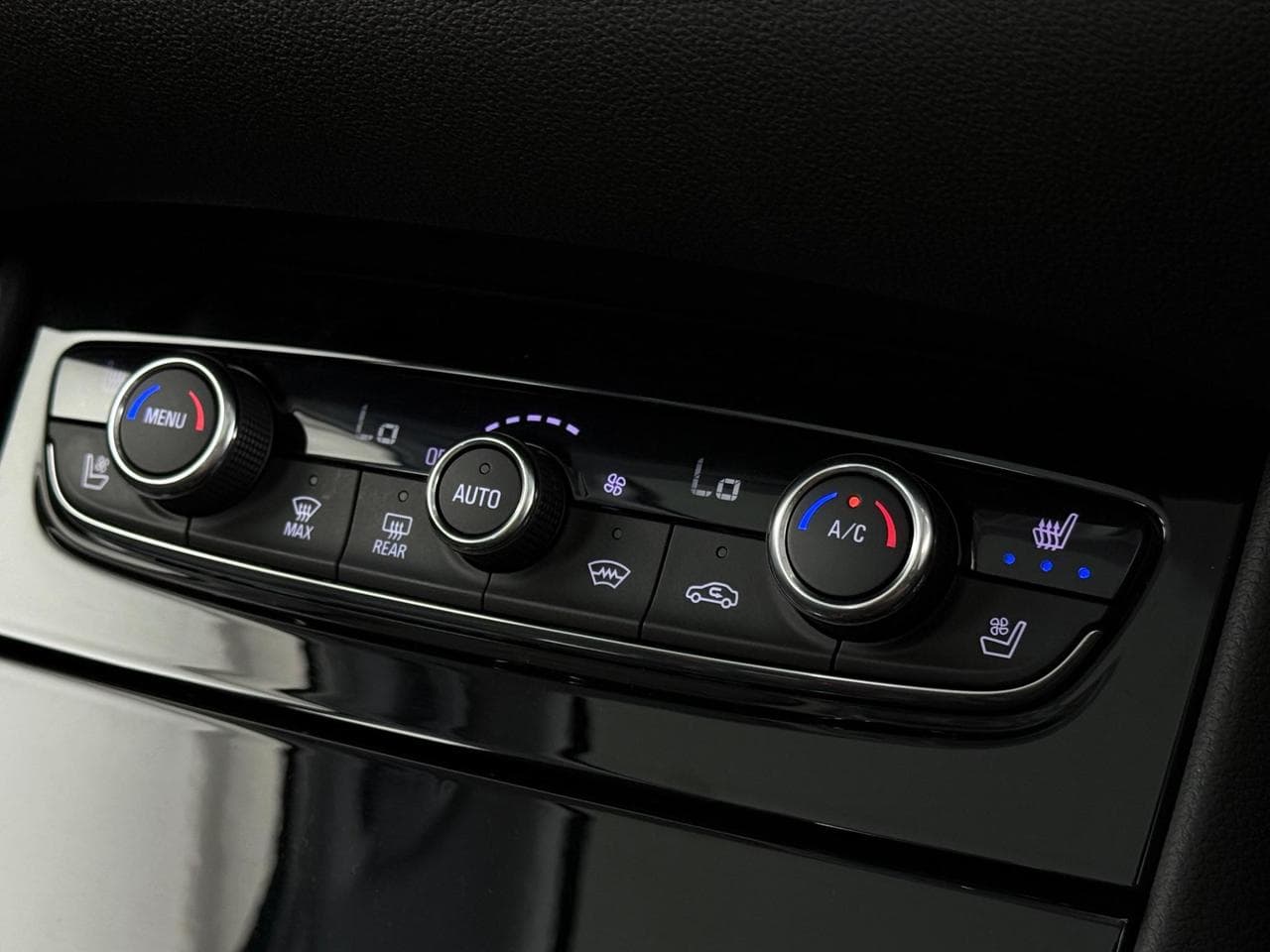 VAUXHALL Grandland X thumbnail Misc Controls