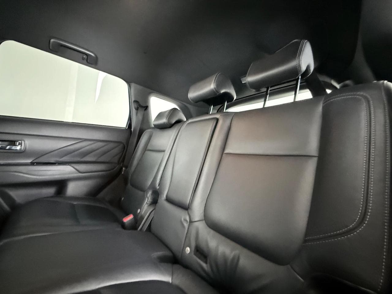 MITSUBISHI OUTLANDER thumbnail Seats Rear