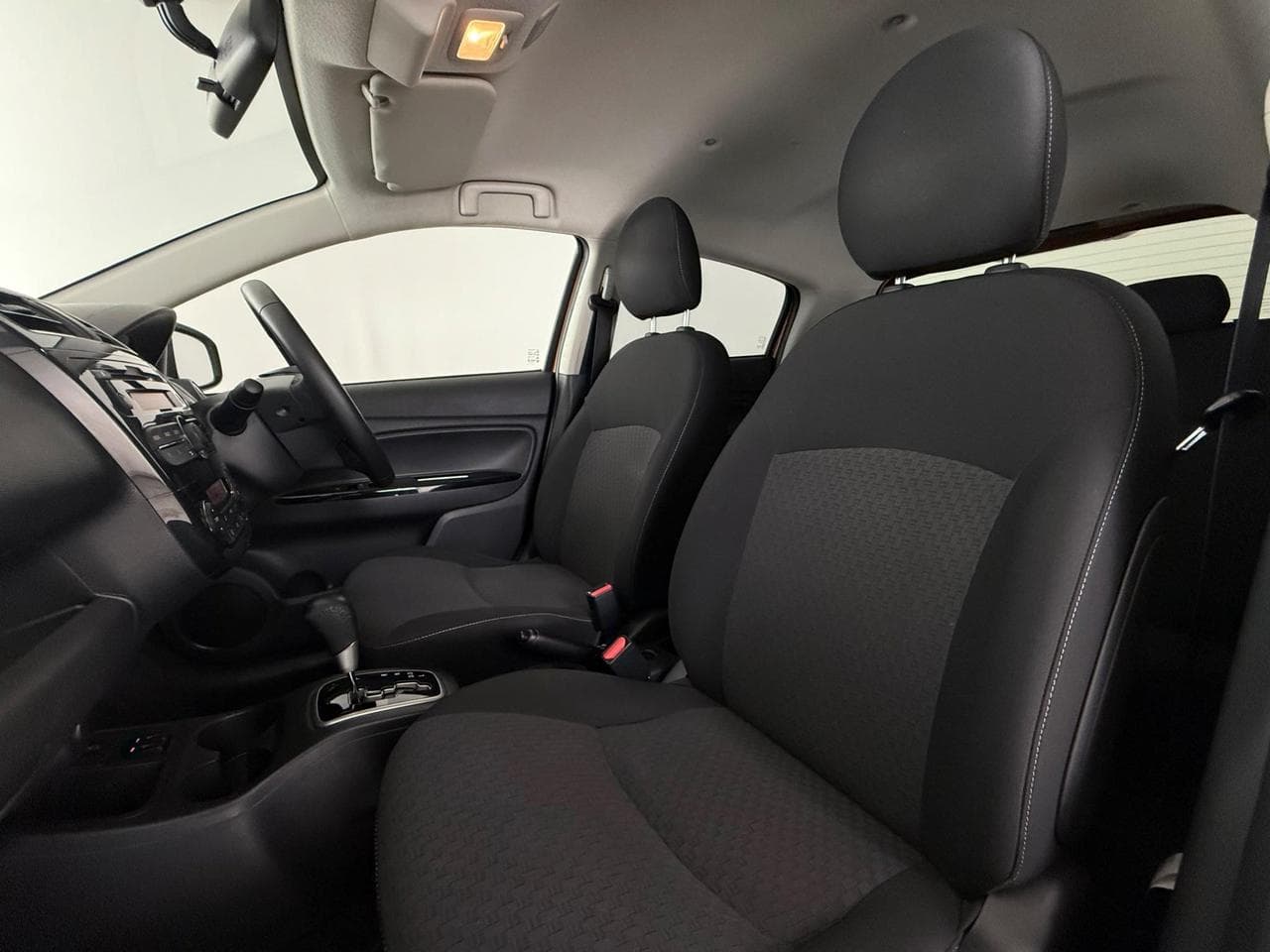 MITSUBISHI Mirage thumbnail Seat Front Passenger