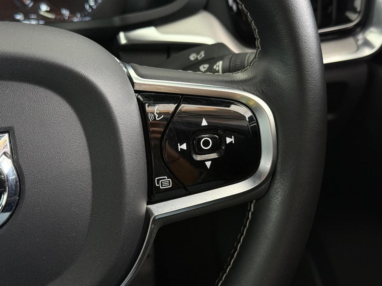 VOLVO S60 thumbnail Misc Controls
