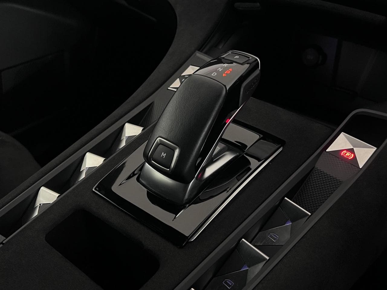 DS 7 Crossback thumbnail Interior Front