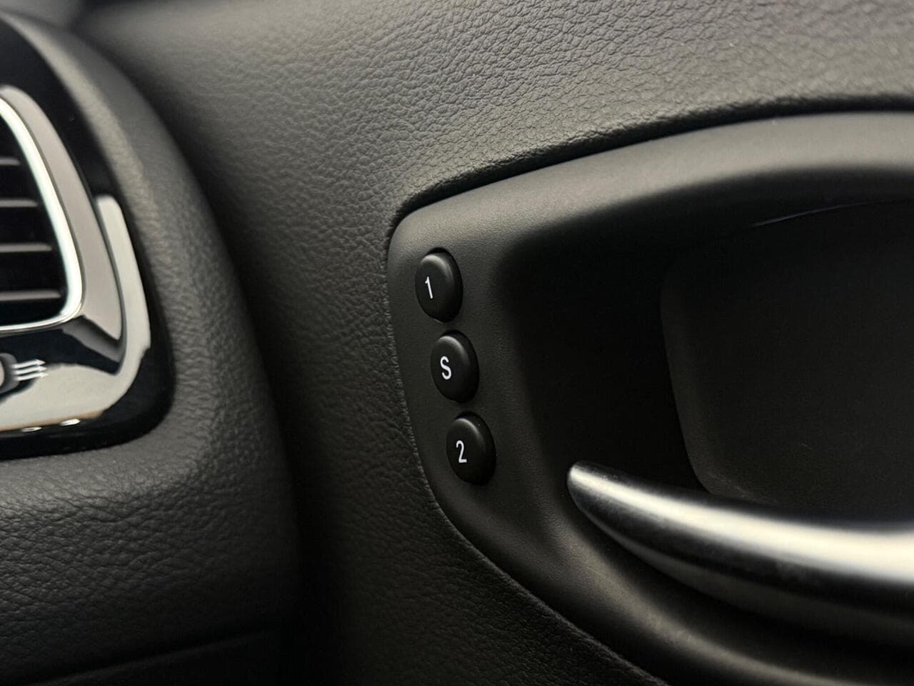 JEEP Compass thumbnail Misc Controls