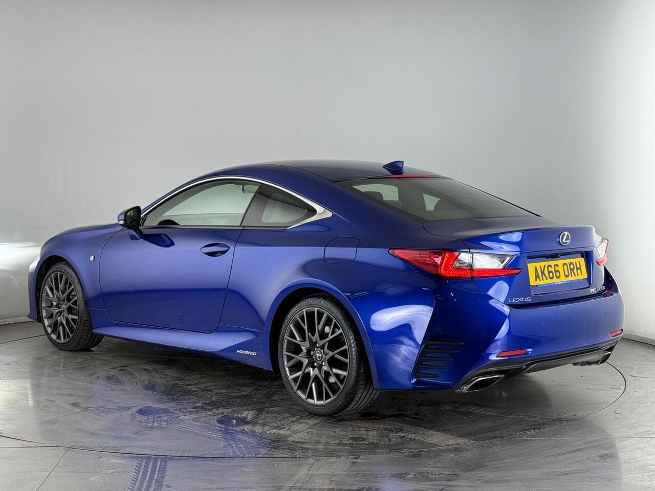 LEXUS RC thumbnail Rear Left