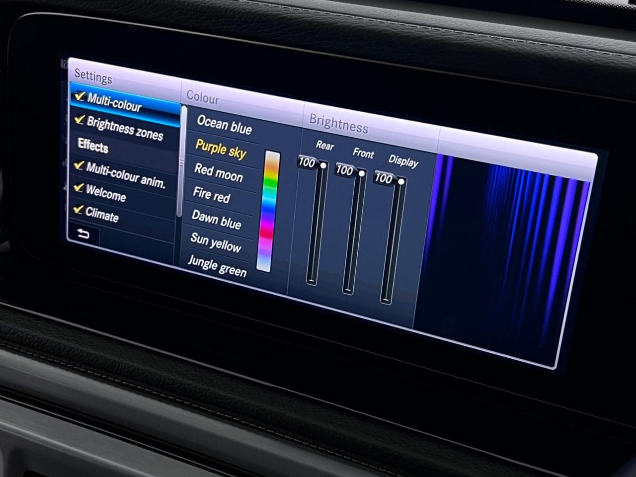 MERCEDES-BENZ G-Class thumbnail Infotainment System