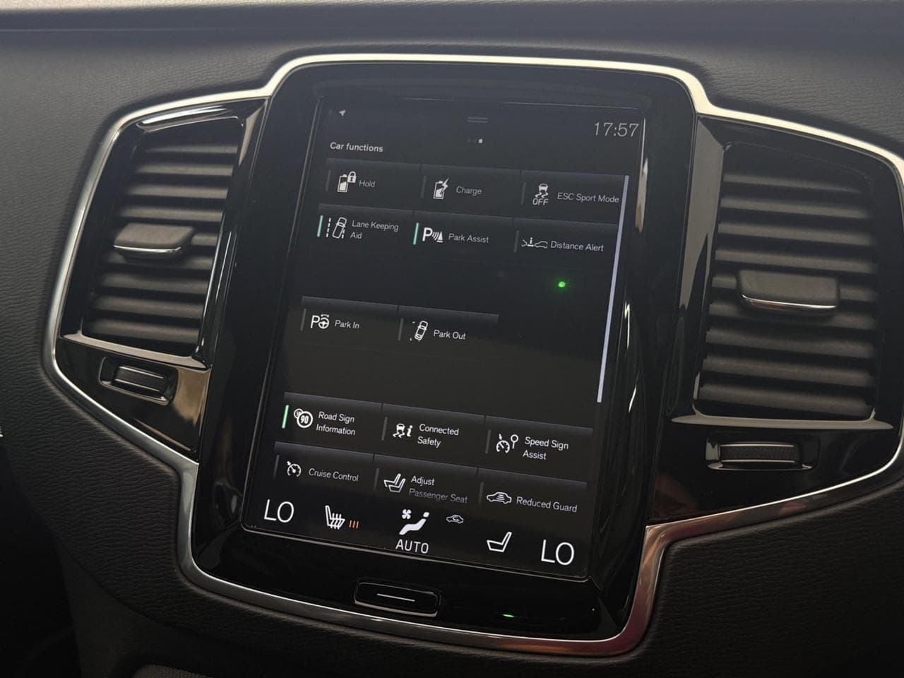 VOLVO XC90 thumbnail Infotainment System