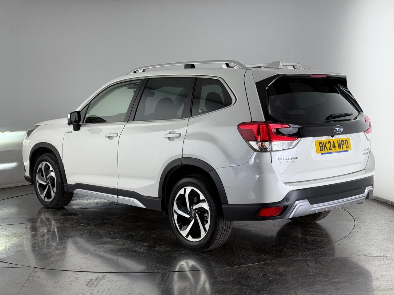 SUBARU Forester thumbnail Rear Left
