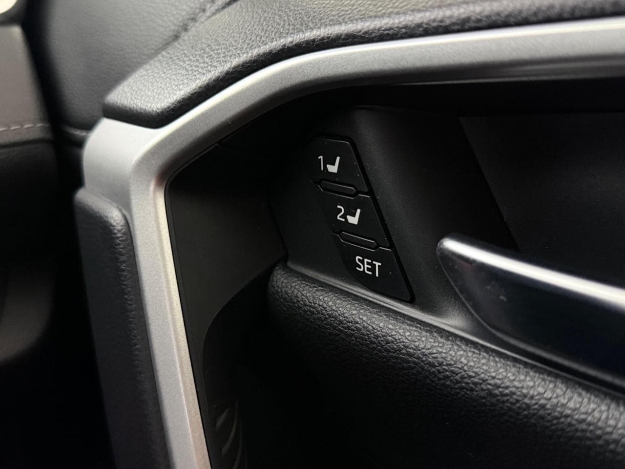 TOYOTA RAV4 thumbnail Misc Controls