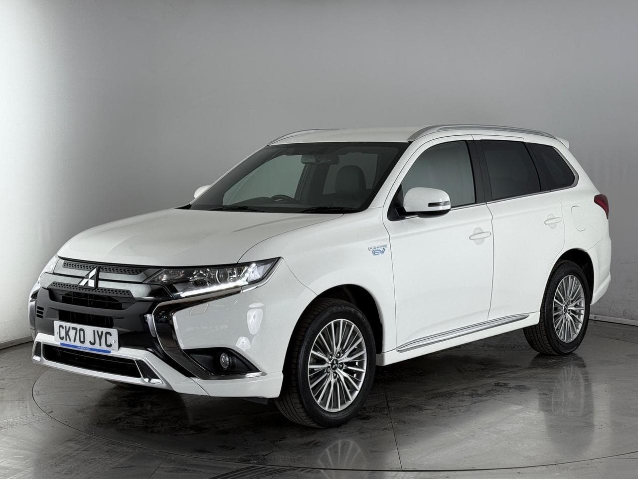 Mitsubishi Outlander thumbnail Front Left