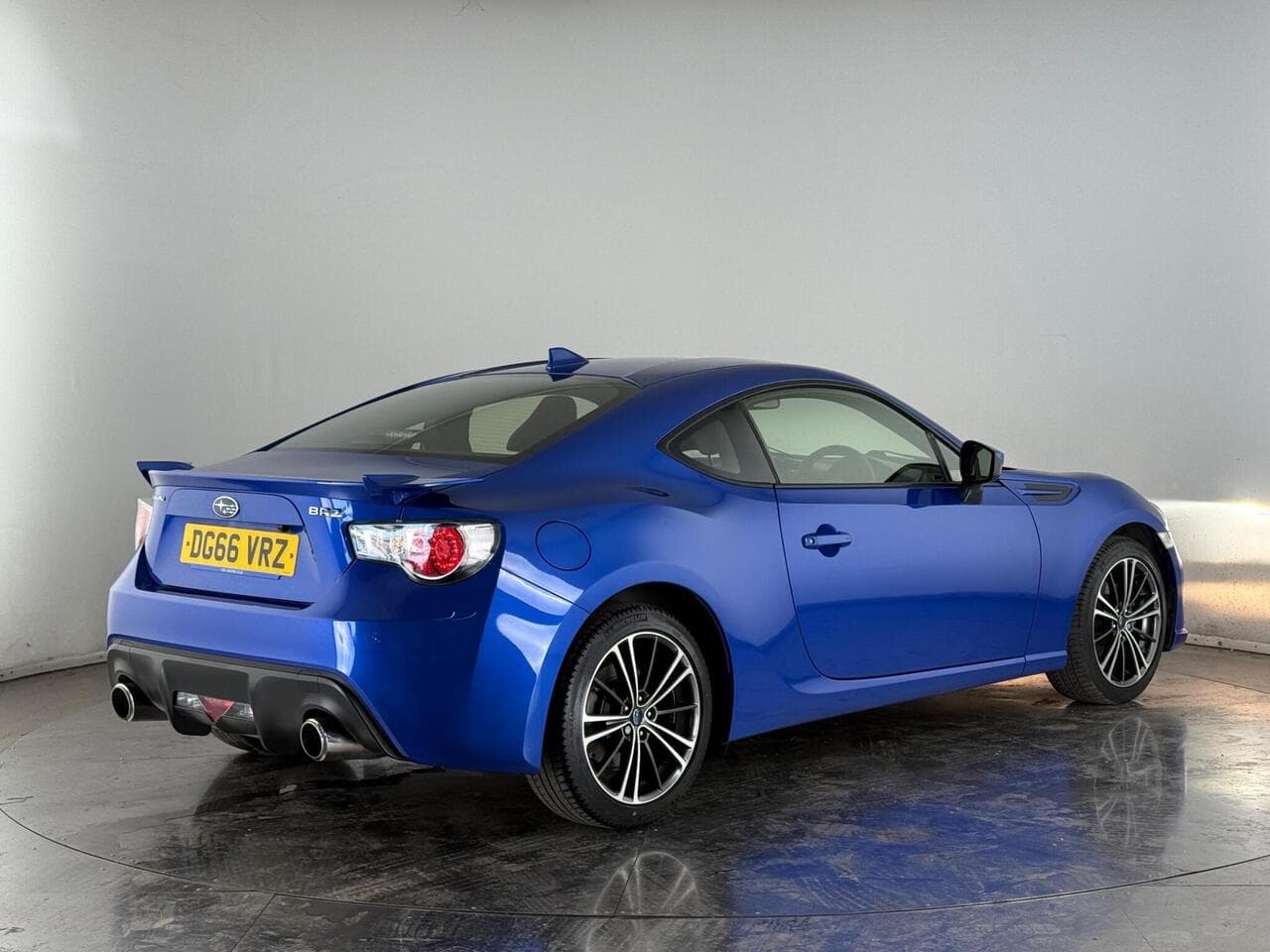 SUBARU BRZ thumbnail Rear Right