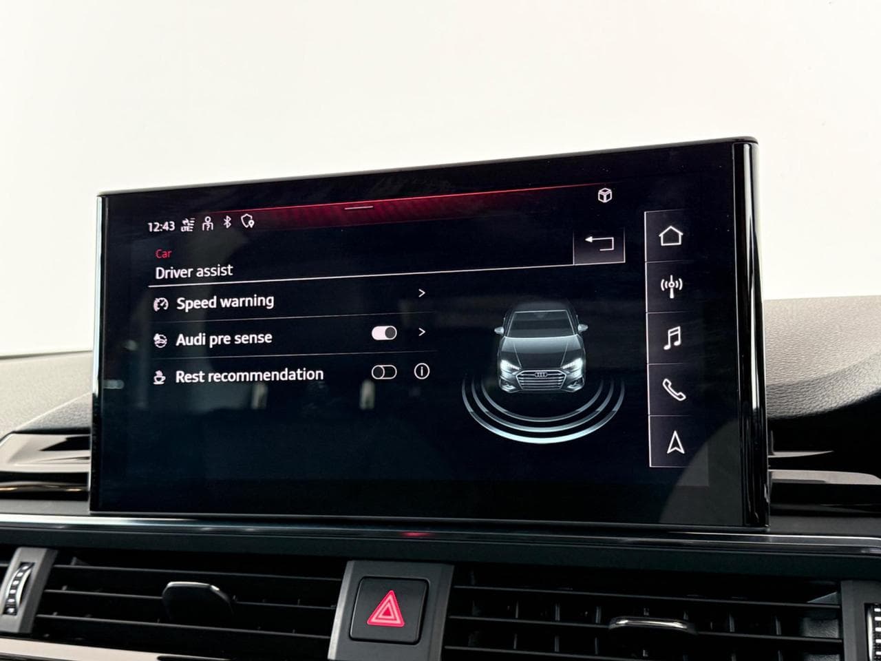 AUDI A4 thumbnail Infotainment System