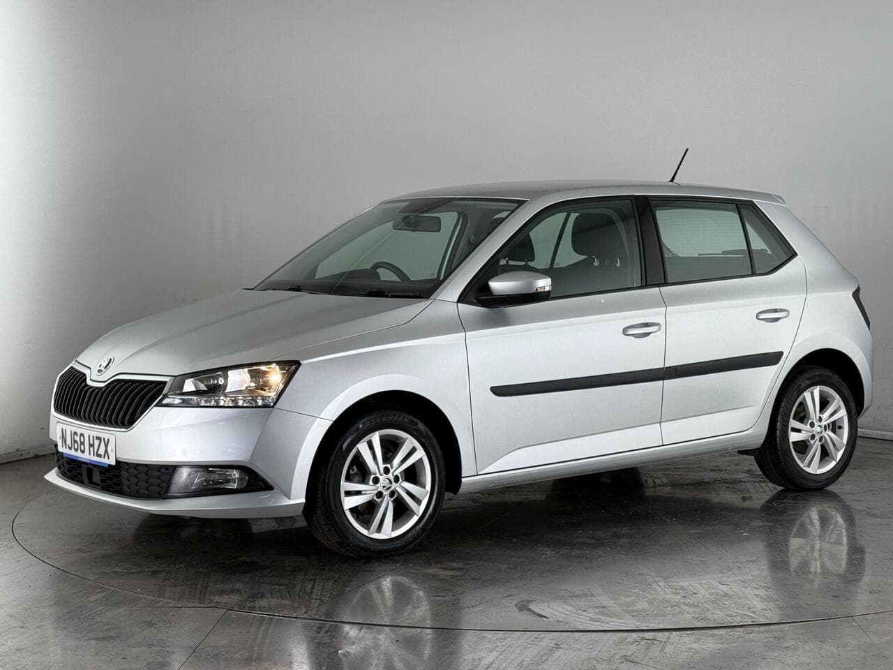 SKODA Fabia thumbnail Front Left