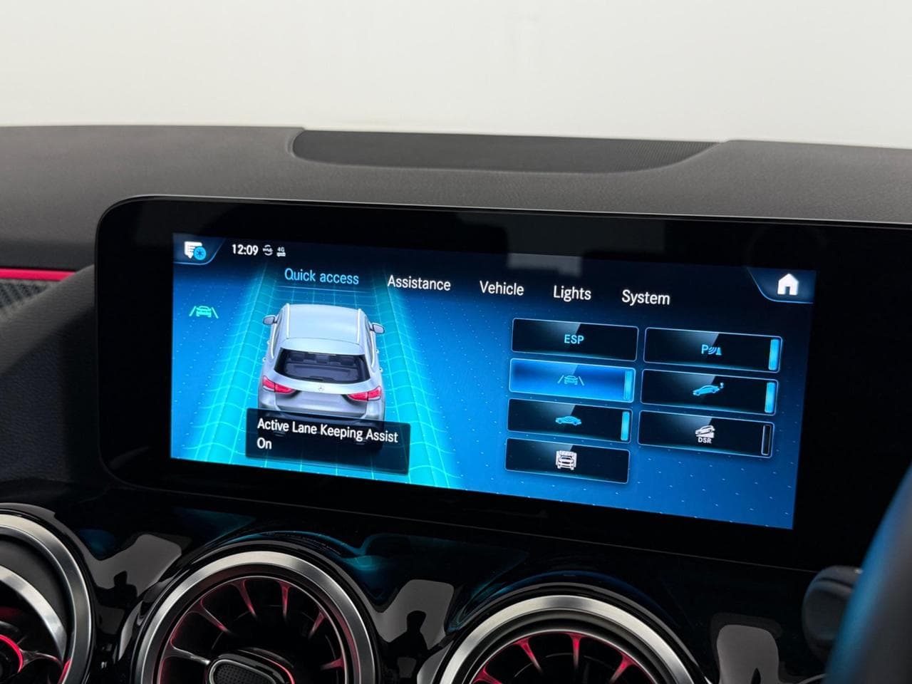 MERCEDES-BENZ GLA thumbnail Infotainment System