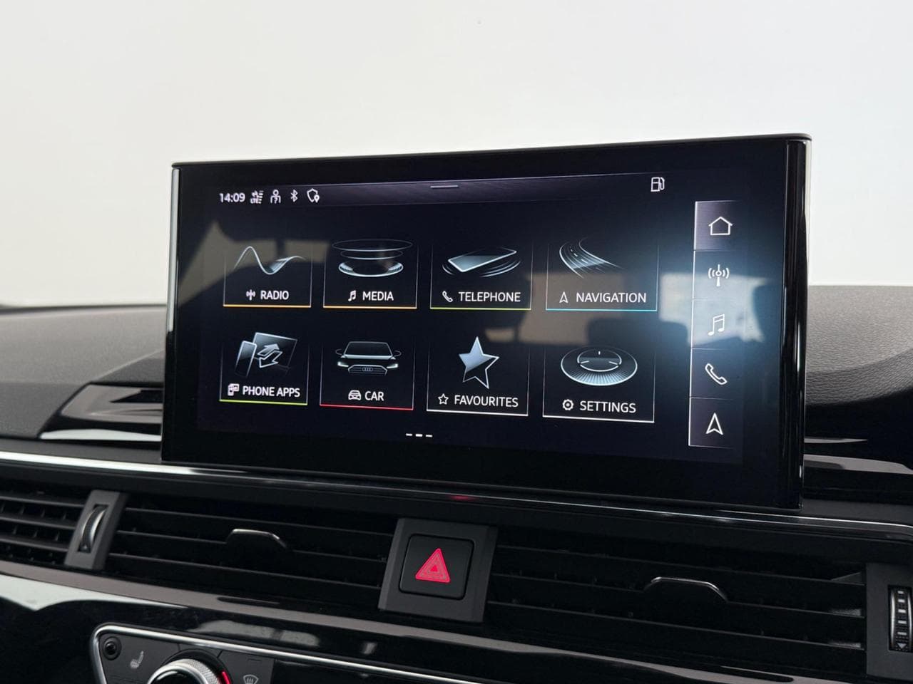 AUDI A4 thumbnail Infotainment System