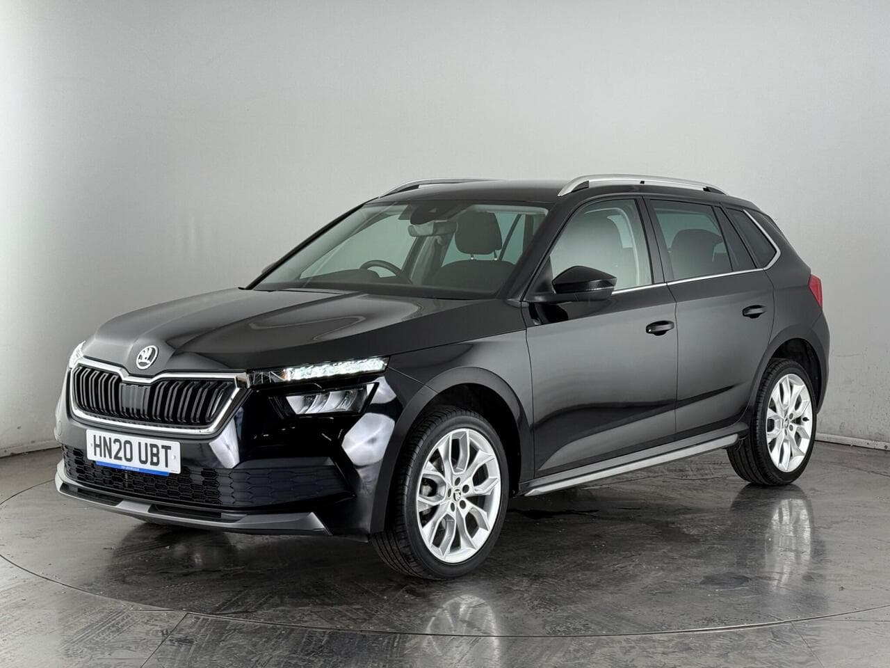 SKODA Kamiq thumbnail Front Left