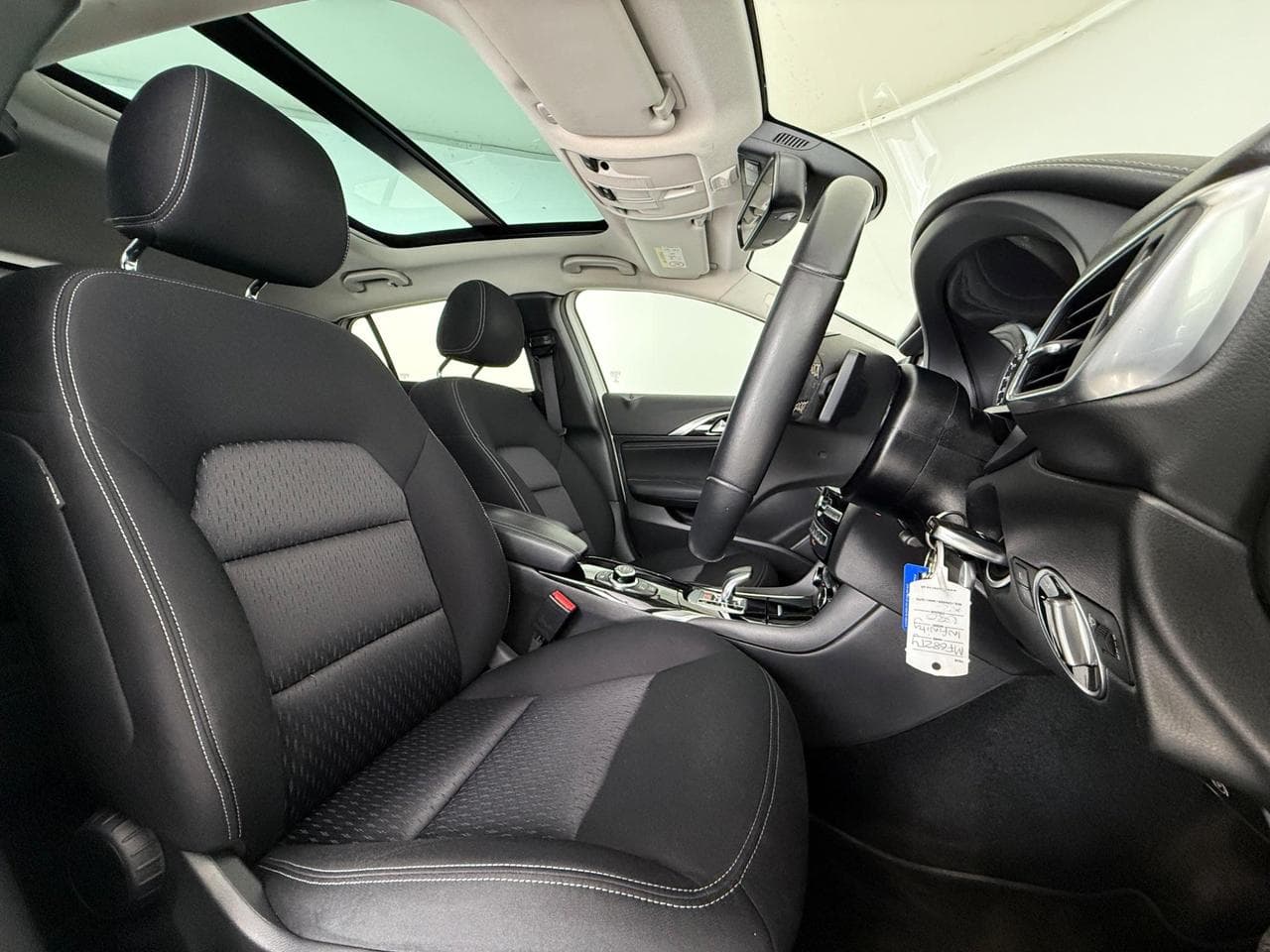 INFINITI Q30 thumbnail Seat Driver