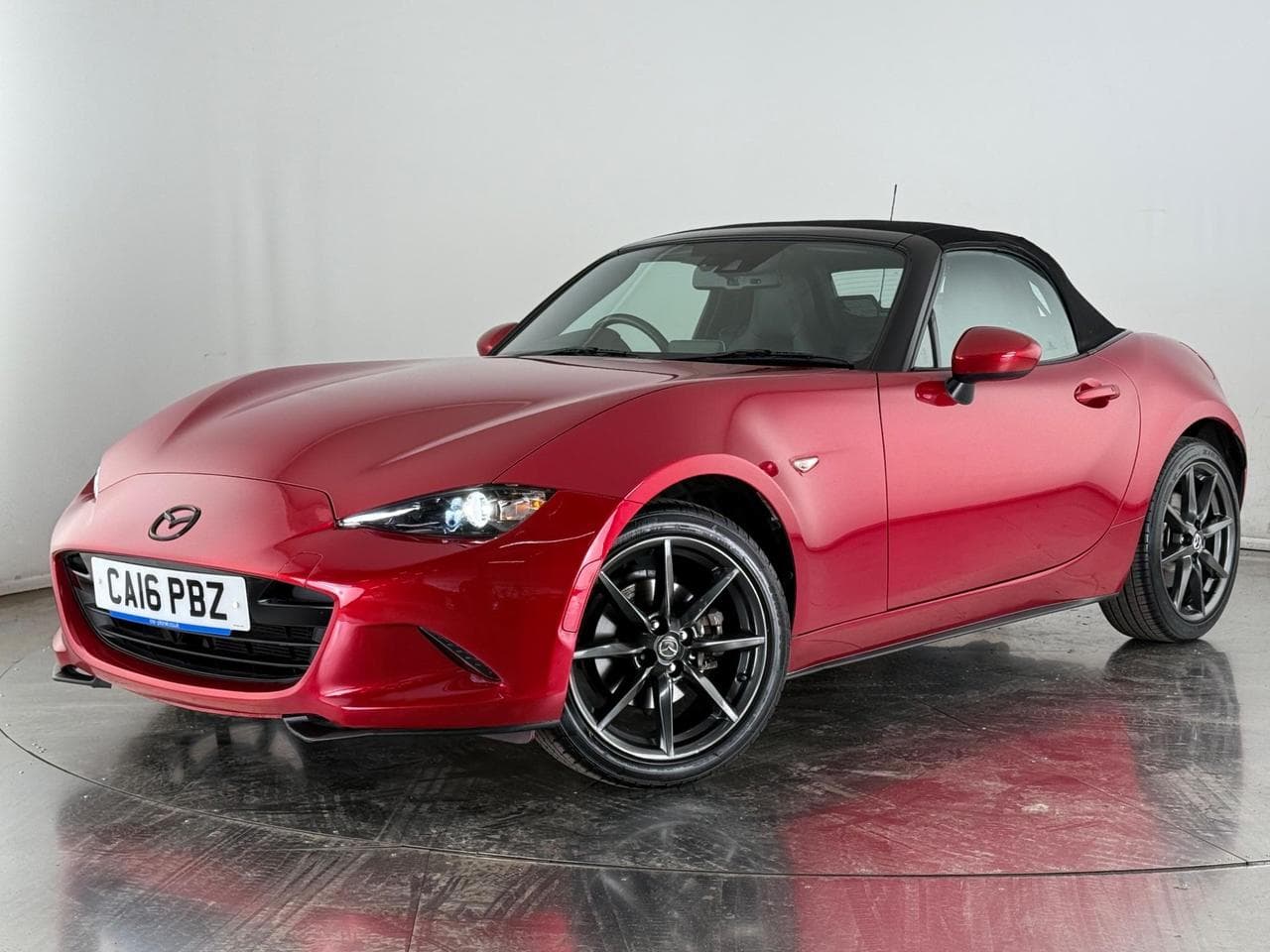MAZDA MX-5 thumbnail Front Left