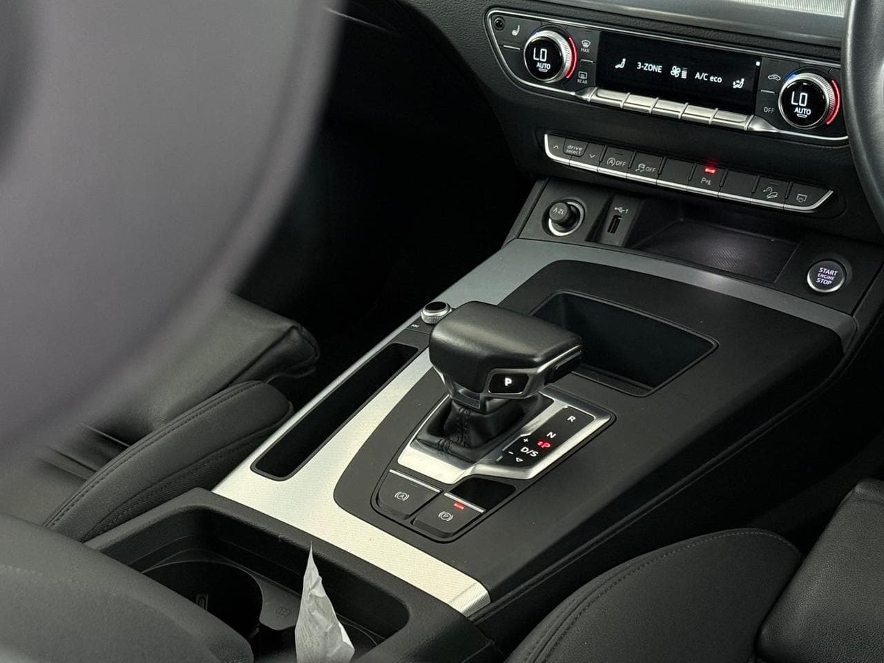 AUDI Q5 thumbnail Interior Front