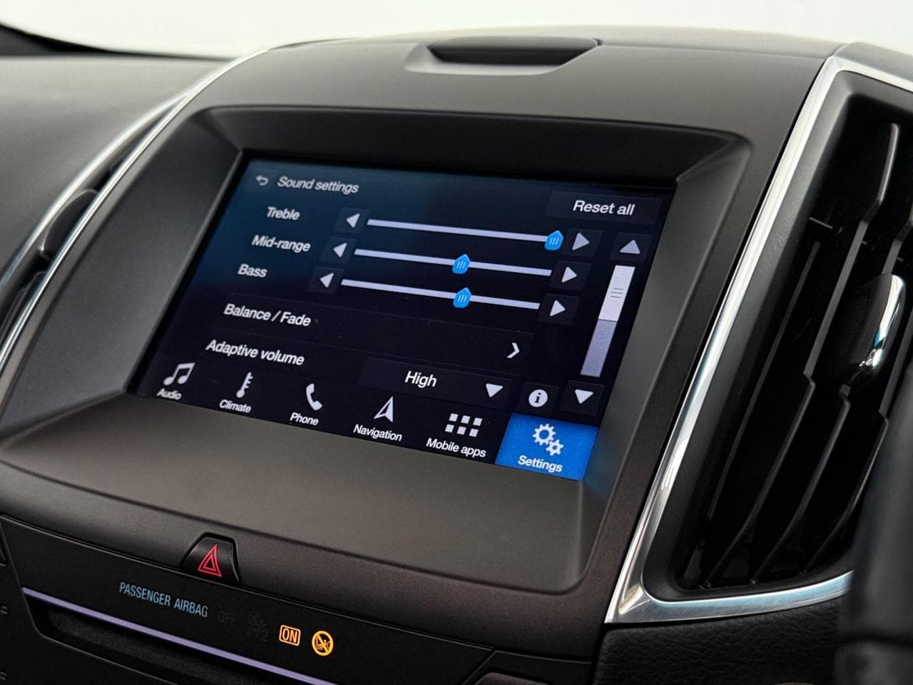 Ford Edge thumbnail Infotainment System