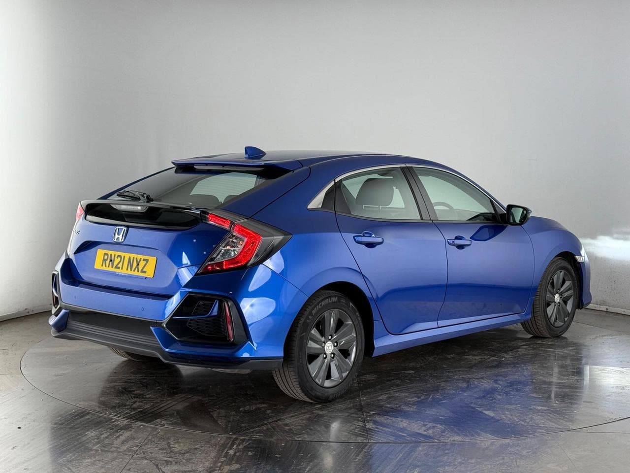 Honda Civic thumbnail Rear Right