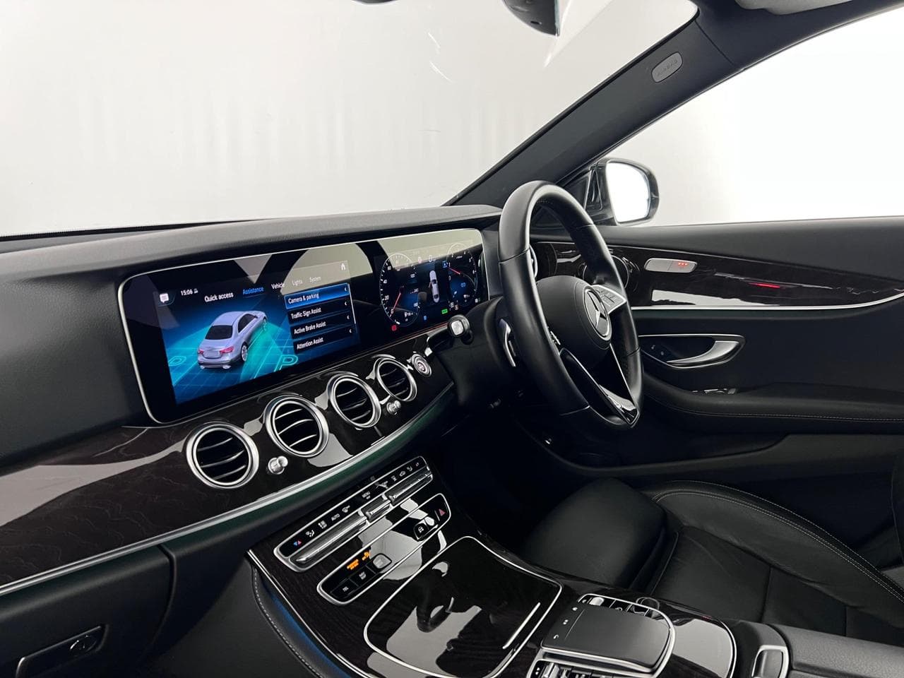 MERCEDES-BENZ E-CLASS thumbnail Interior Front