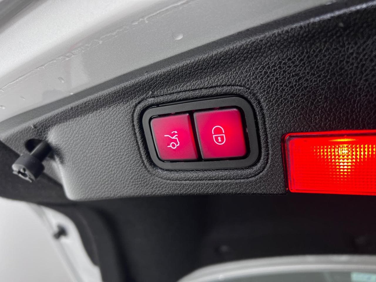 MERCEDES-BENZ C-Class thumbnail Misc Controls